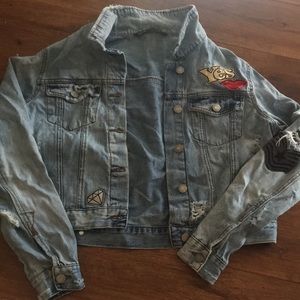 MUST GO Vintage Cropped Distressed Denim Jacket